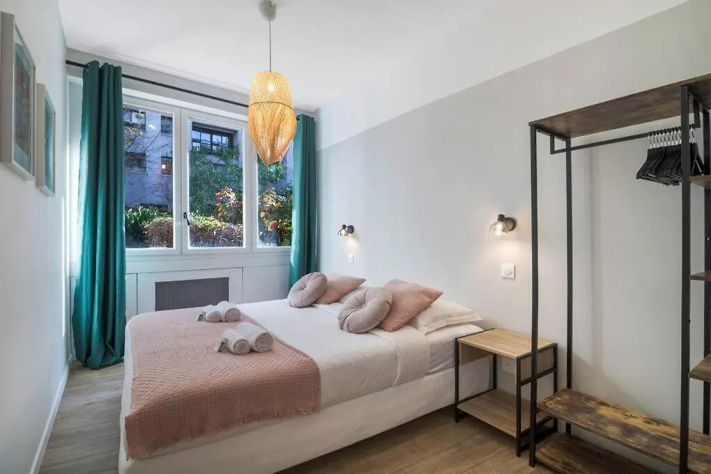 Brand New Flat For 8 People, 3 Bedrooms Paris