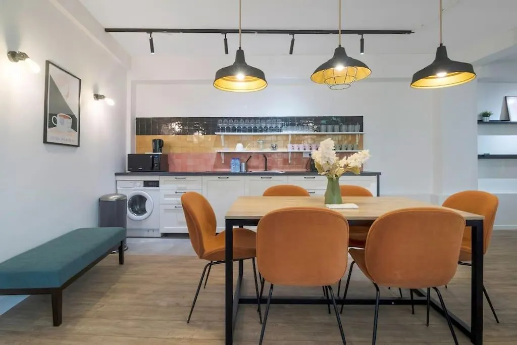 Brand New Flat For 8 People, 3 Bedrooms contacts