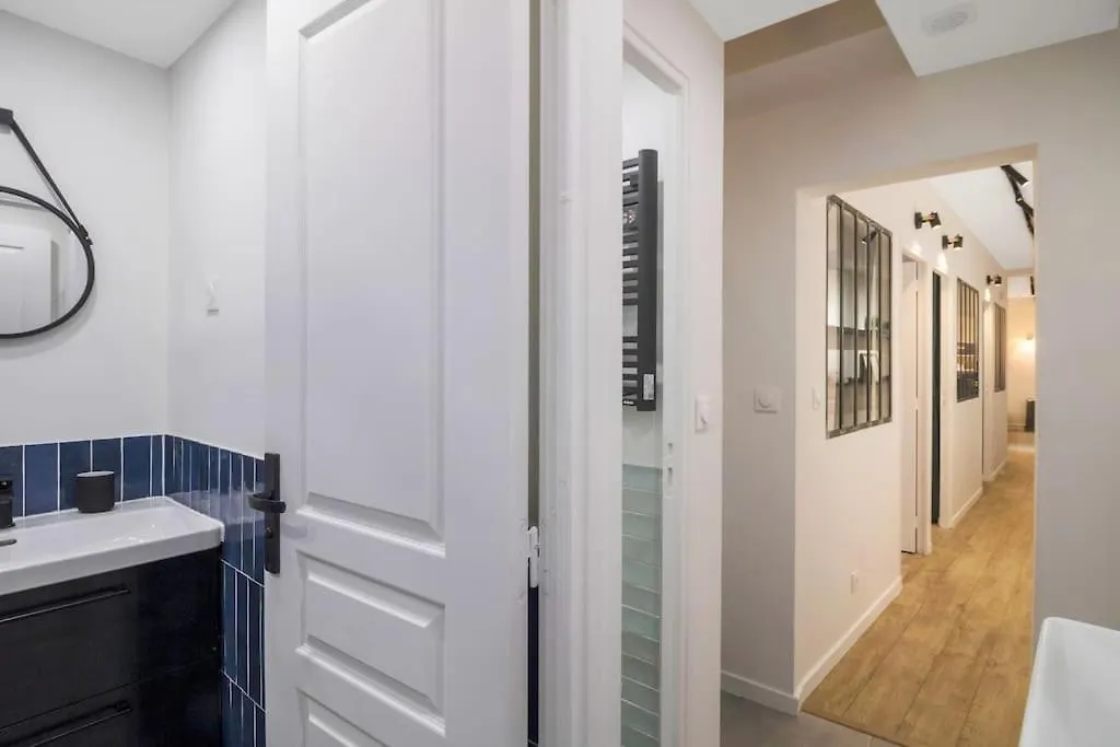 Brand New Flat For 8 People, 3 Bedrooms Paris Apartment