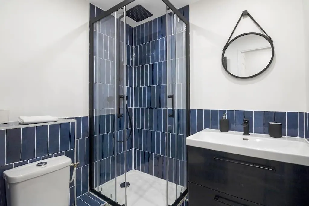 Brand New Flat For 8 People, 3 Bedrooms Paris 0*,  France